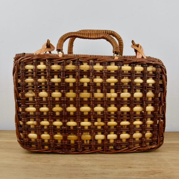 wicker lunch box